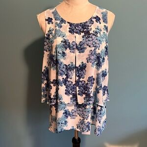 Lex & Madison Blue & White Floral Tunic